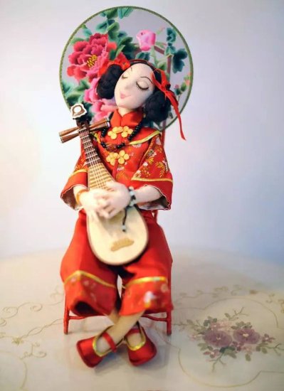 惊艳！55岁上海阿姨醉心设计中国布<em>娃娃</em>，丝毫不输芭比