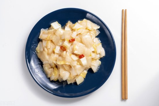 萝卜白菜保平安，北京人最爱的白菜做法：酸溜白菜。吃过都说爽...