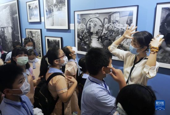 “身为中国人，我感到非常开心”——香港青年学生观看《国家...