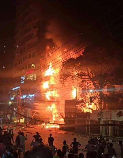 孟加拉国达卡市中心<em>餐馆</em>火灾已致44死75伤