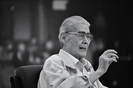 白天演员、晚上间谍，隐姓埋名75年，95岁的“姜子牙”<em>传奇</em>一生