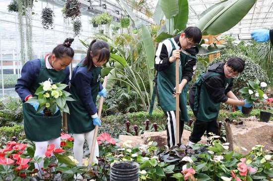 上海首家大中小学劳动教育一体化实践基地启动