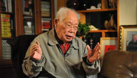 110岁作家马识途去世，他的一生“无愧无悔我行我素”