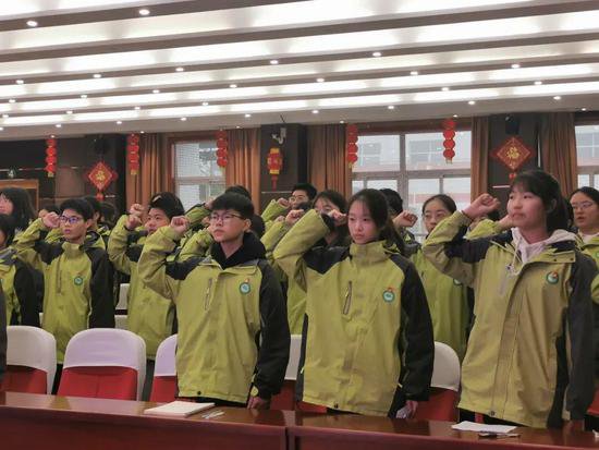 重庆市华蓥中学：高举团旗跟党走 青春践行二十大