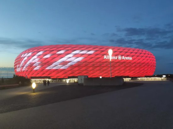 官方预告基米希续约？拜仁安联球场外墙亮起“JK6”图案