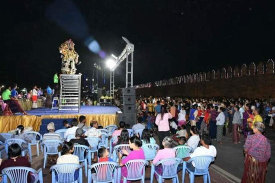 <em>月圆</em>夜当天，缅甸曼德勒、边境举行万盏油灯祈福活动