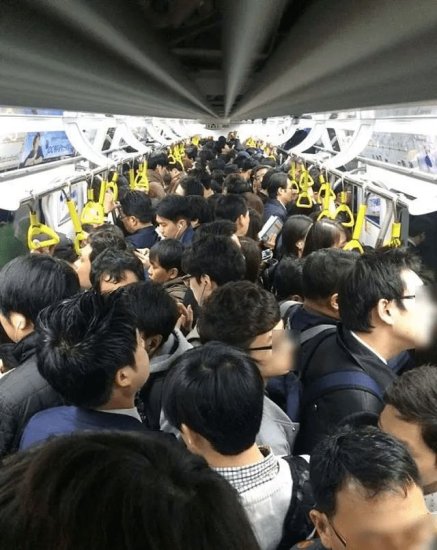 拒绝<em>网友建议</em>，不设置女性专用车厢，<em>重庆地铁</em>不够人性化吗？