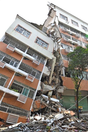 <em>深圳</em>一<em>公寓</em>楼坍塌 或因桩基脆性破坏