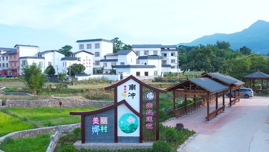 <em>贺州市</em>八步区获评2023年全国村庄清洁行动先进县