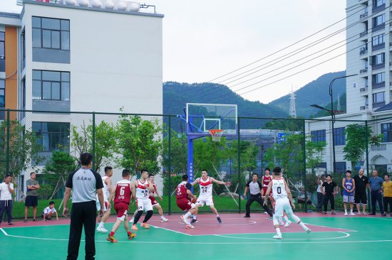 <em>丽水缙云</em>东渡镇举办第十二届“九州园林杯”篮球赛