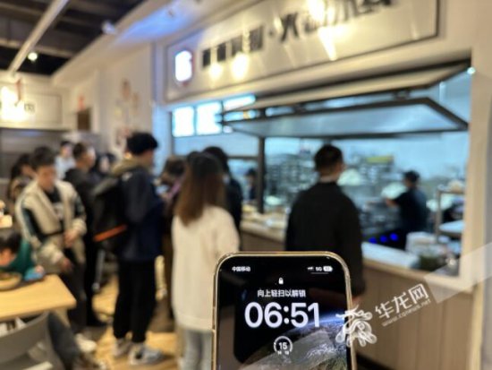重庆一高校食堂推出7点前半价早餐受热捧 网友：又是别人家学校