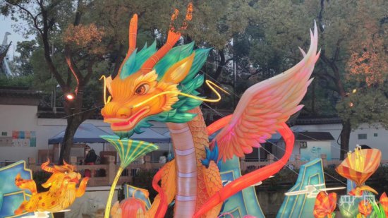 上海豫园灯会正式亮灯 纵览“山海奇豫”祈新年“大展宏兔”