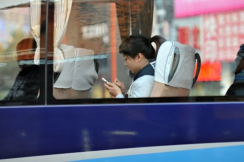 美媒：中国人看手机<em>电脑</em>时间超过<em>看电视</em> 数字视频成“推手”