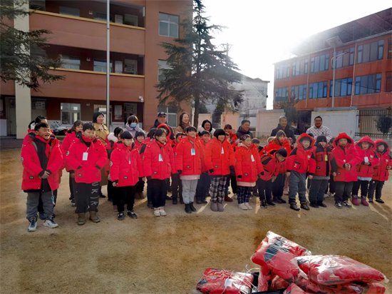 阜阳市教育局驻村工作队开展暖冬行动