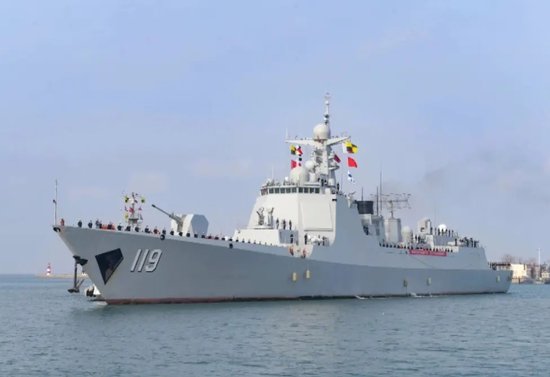 <em>中国</em>海军003型航母重新进入船坞，将完成涂装作业，离试航已经...