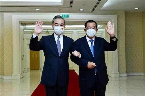 王毅访问<em>柬埔寨</em>，首相洪森：柬虽是小国，但不会在压力下退缩
