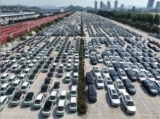 <em>新</em>能源车高速成长，中国快步迈向汽车<em>制造</em>大国