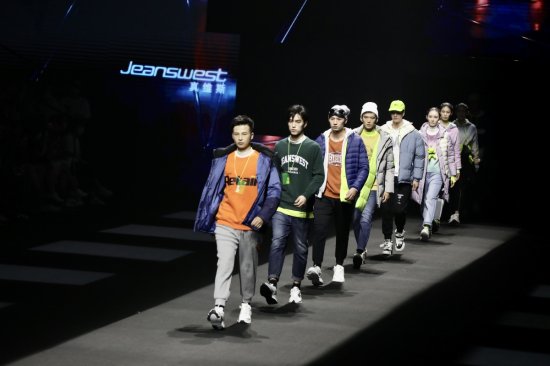 中国国际时装周：第31届中国真维斯杯<em>休闲装</em>设计大赛在京举行