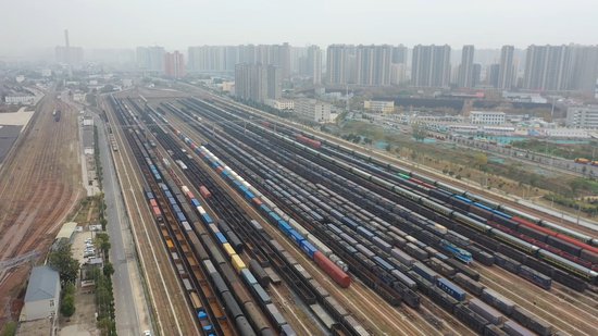 4月10日起，国铁集团郑州局实行新的货物列车运行图
