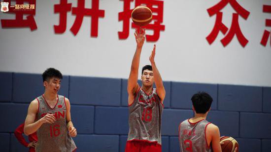 杭州亚运会丨备战亚运 中国男篮举行公开训练课