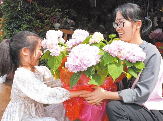 母亲节花卉市场暖意融融