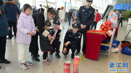 2024年春运大幕将启 南京铁警送来安全出行“大礼包”