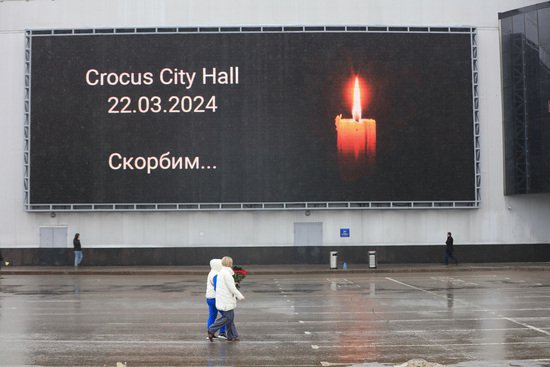 莫斯科<em>民众悼念</em>音乐厅恐袭事件遇难者