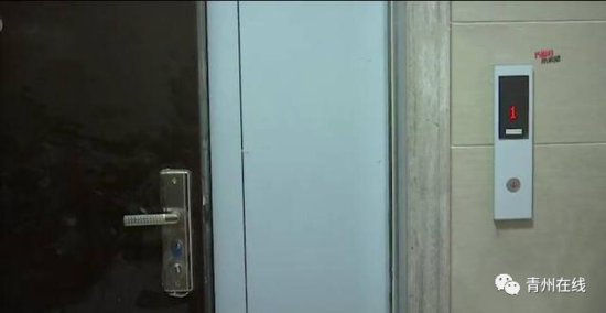 青州市民曝光：买电梯洋房 交房一看入户门与电梯“打架”？