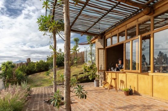 Al Borde丨在厄瓜多尔用活树和夯土建造了一座“<em>花园房子</em>”