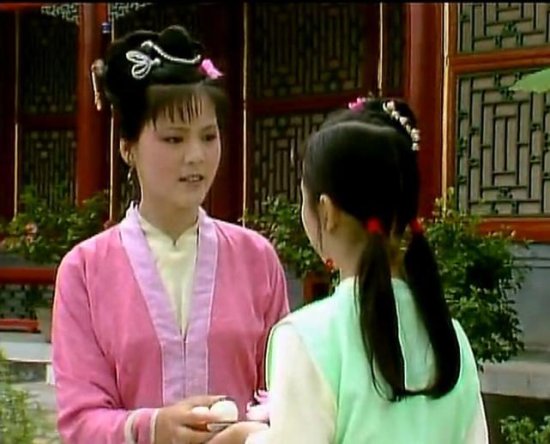 红楼梦：中国人确实很讲究服饰装扮的民族寓意，但还有更重要的...