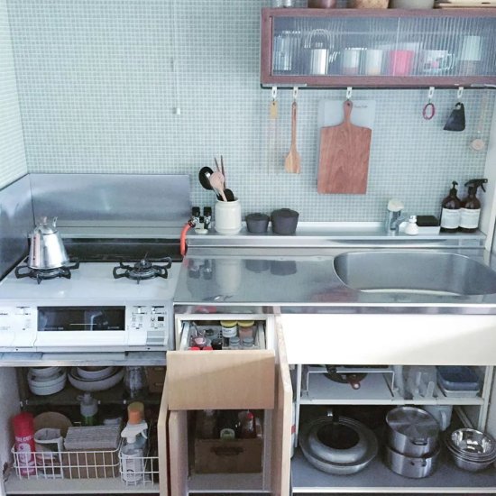 <em>日本</em>主妇家的这个<em>开放式</em>小<em>厨房</em>，没有一个角落被浪费！