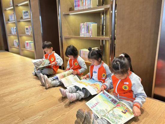 桓台县果里镇中心幼儿园开展“世界读书日”系列活动