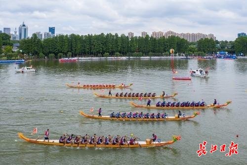 留学生爱上中国端午节：龙舟就像大号贡多拉