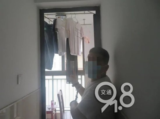 杭州25岁白衣男子偷<em>女士内衣</em>，在作案现场当场被抓！