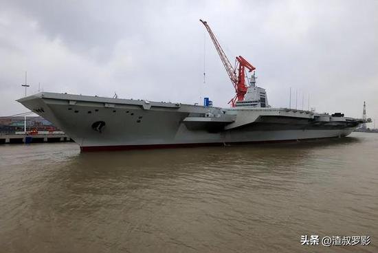 美媒惊叹中国速度！福建舰刚进行海试，江南造船厂又一艘巨舰...