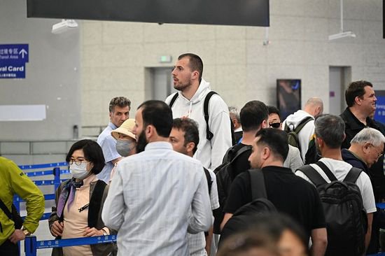 五一假期过半<em> 上海</em>空港口岸累计出入境人员超24万人次