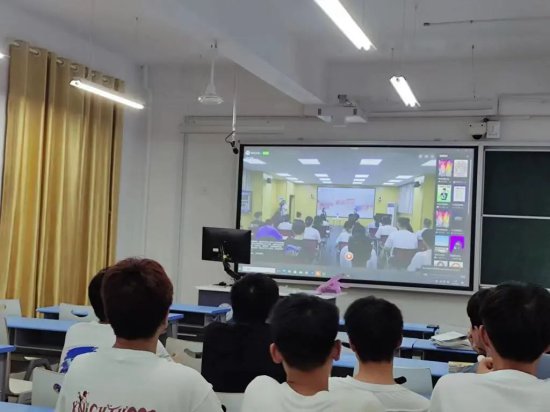 湖南工学院专家、学者与师生畅谈“无奋斗不青春”