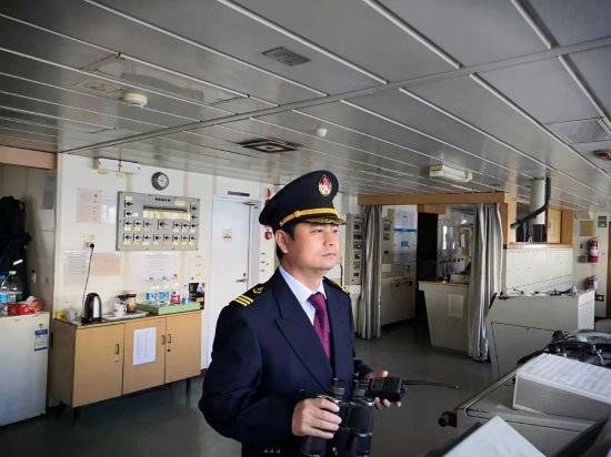航行世界20年零事故 这位中国船长在搏击<em>风浪</em>中扬帆远行