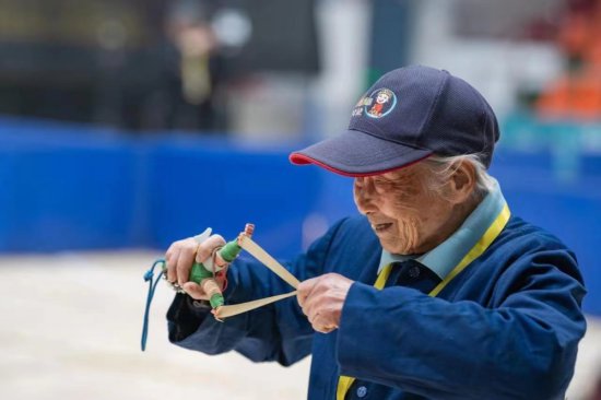 玩弹弓爆火的93岁邵阳奶奶原来是她！老人的快乐不止有弹弓