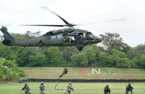 美国<em>海豹突击队</em>指挥官从直升机坠亡 曾在特种部队服役20年