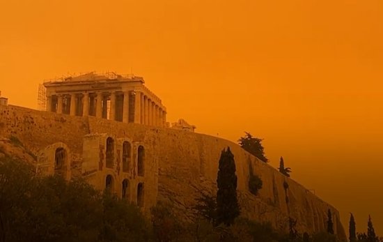 希腊<em>天空</em>一片橙色如同火星 空中沙尘来自撒哈拉沙漠