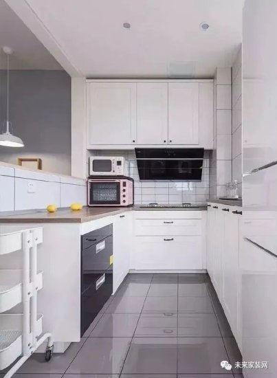 不花哨的<em>厨房装修</em>更实用，<em>设计简洁</em>大方，收纳空间很充足！