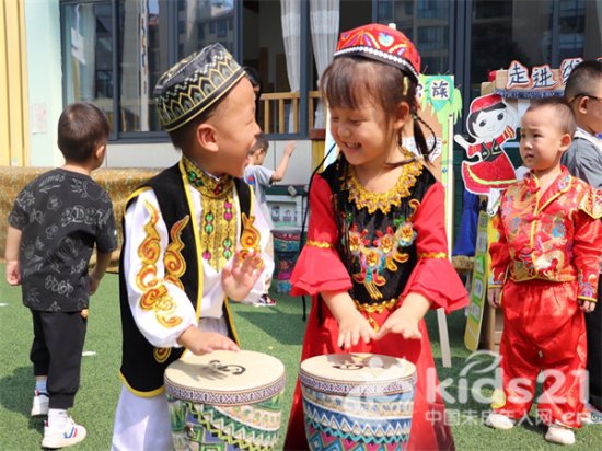 湖南：幼幼英才幼儿园开展”喜迎二十大 联欢度国庆“主题活动