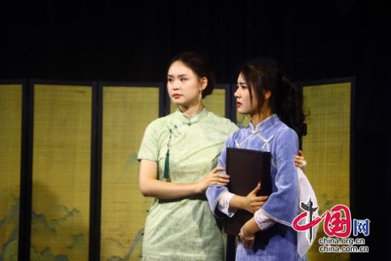 贵州黔南科技学院上演张爱玲的代表作《金锁记》