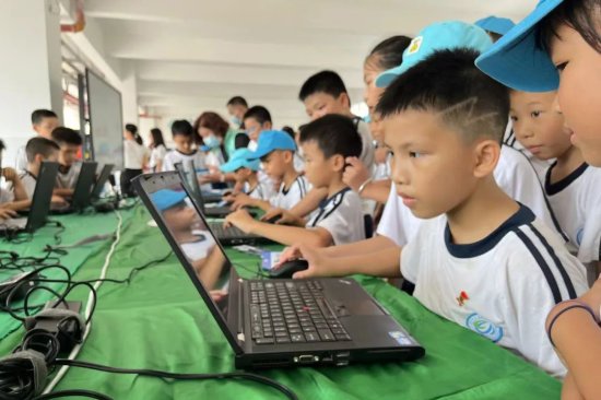 Paracraft中国首创元宇宙<em>3D动画</em>编程体验活动在广西玉林举办