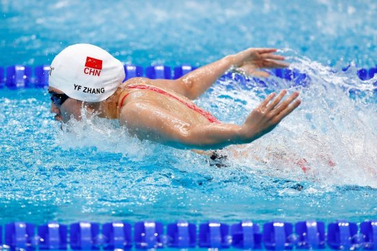 中国游泳多点爆发，男队创造历史，“00”后小花横空出世