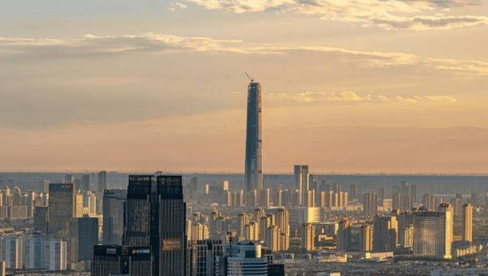 14年前，广东富豪投资700亿建中国第一高楼，结果却成第一烂尾...