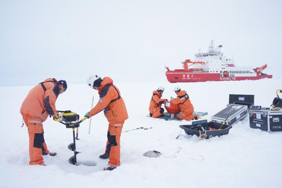 中国第13次<em>北冰洋</em>科学考察队抵达<em>北极</em>点