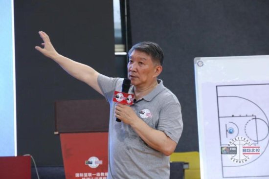 宫鲁鸣：中国篮球发展需要更多的优秀教练