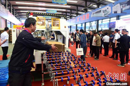 第十四届中国·<em>东光</em>国际纸箱包装机械博览会开幕